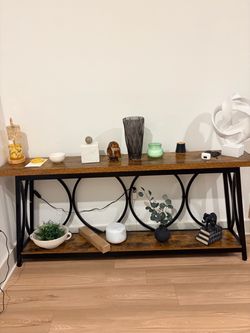 Entrance table