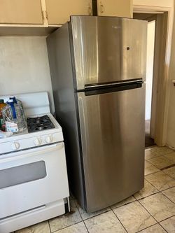 Whirlpool Stainless steel refrigerator-works great!