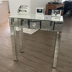 Mirrored Vanity Table w Extras