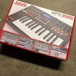 MPK 225 Keyboard Controller 