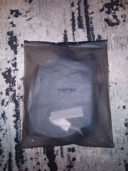 Fear of God essential's sweat shorts (L)