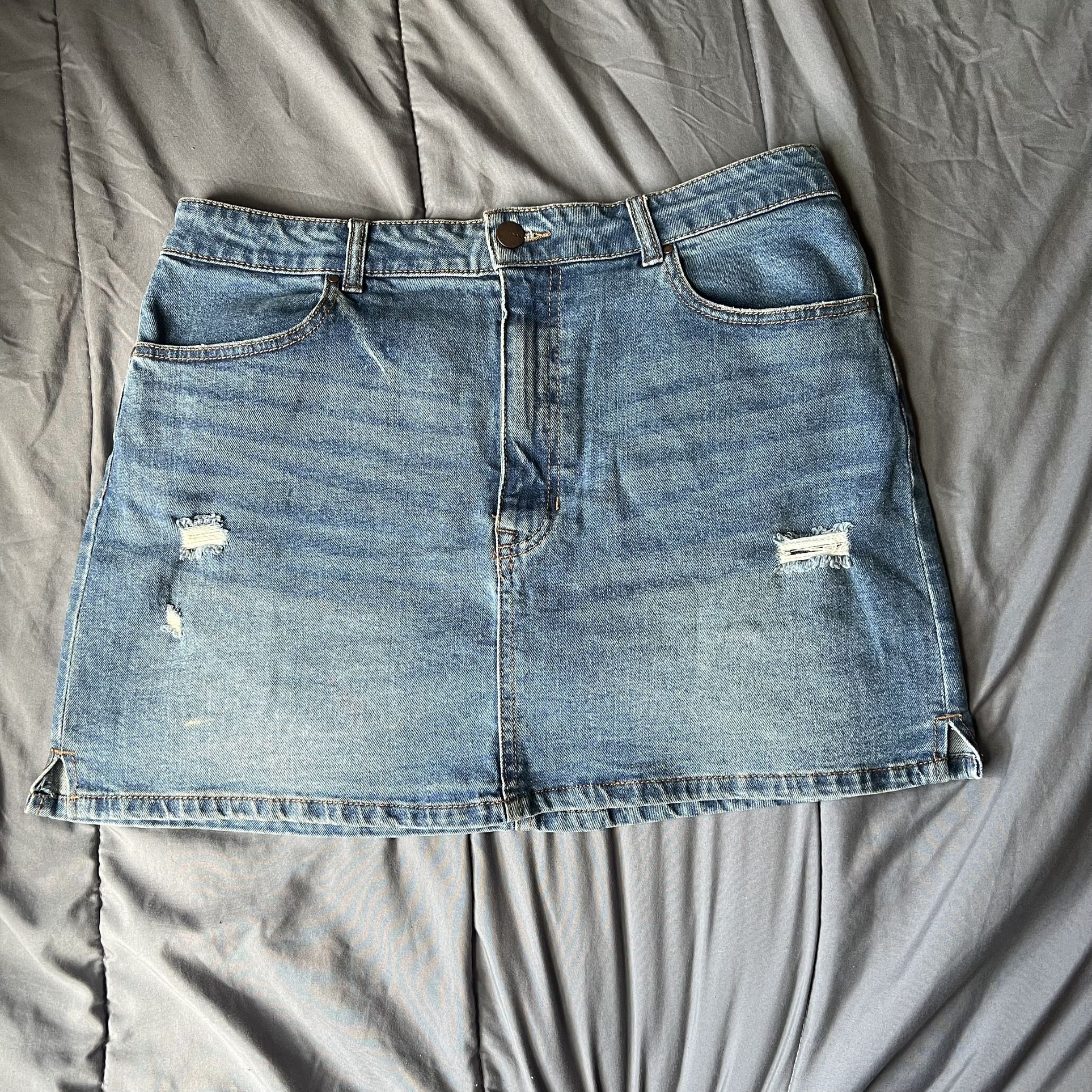 Cute medium length skirt