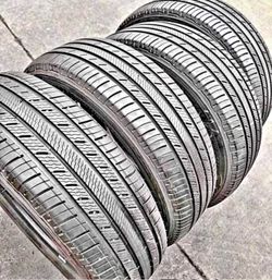 235/55/20 Michelin šš Vendo un set de llantas con 80% de vida las 4 šš