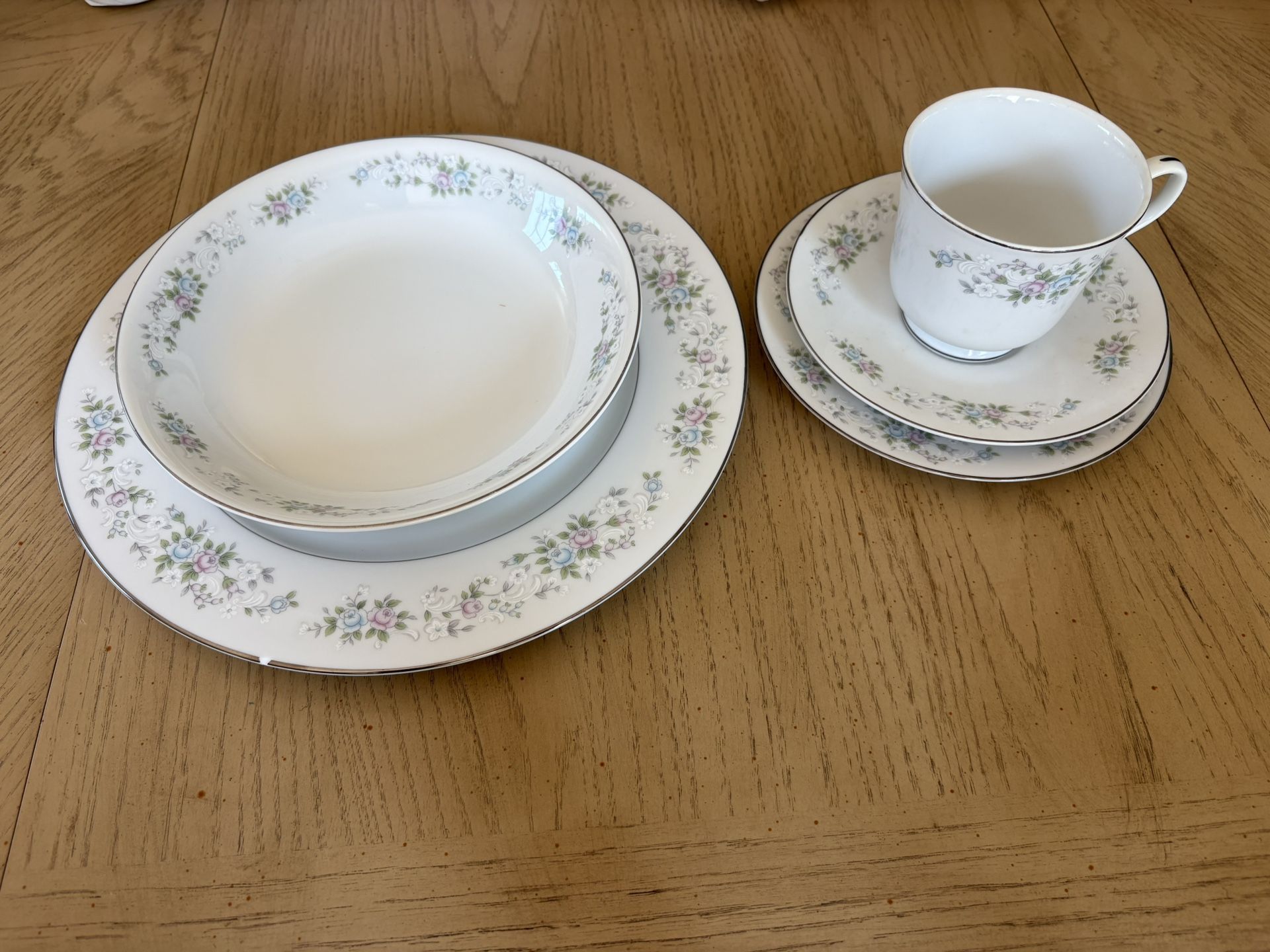40-pc China set- Corsage by Carlton (Japan) 481
