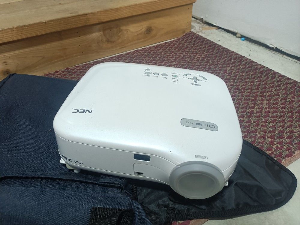 Nec VT47 video projector