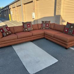 Large sofa sectional, reversible/sofa seccional grande, ajustable