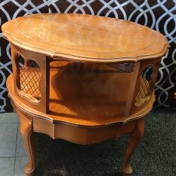 Rare Elusive Vintage 1966 French Provincial round accent table