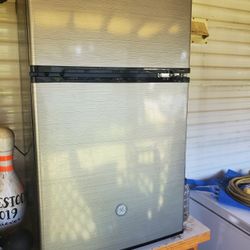 Small Fridge/freezer Excellent Condition 