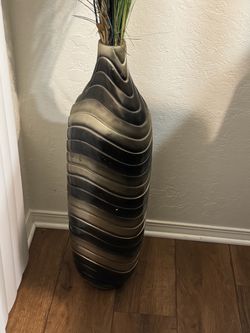 Decor Vase with Accessories