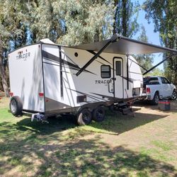 TRACER LE RV LIKE NEW YEAR 2021 22' LONG EASY CARRY WITH V6 TRUCK SUPER EQUIPPED,AC,KITCHEN,GRILL PROPANE,SOUND,SLIDE,REFRIGERATOR SLIDE SIDE,CANOPY,G
