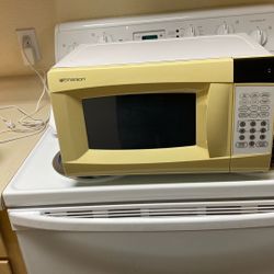 Emerson Microwave Oven