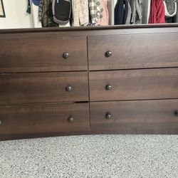 6 drawer Dresser 