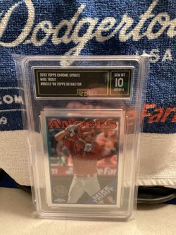 2023 Topps Chrome Update #88CU2 88 Topps Refractor. Gen. Mint 10