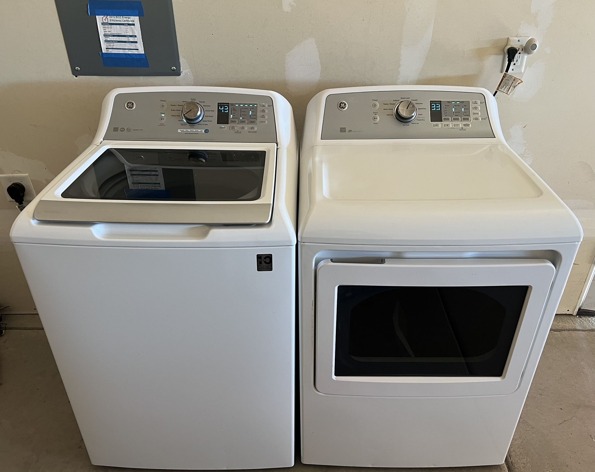 GE Washer and Dryer (delivery available)
