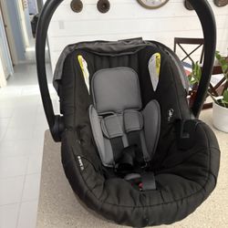  Britax B-Safe Infant Car Seat with 2 Bases