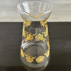 Vintage Pyrex Butterfly Gold Glass  Pitcher/Carafe Jug. Holds 48 Oz. 9 1/2” tall.  No chips or cracks. Glass is clear and shiny.  