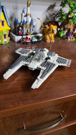 LEGO Star Wars mandalorian fang fighters ship