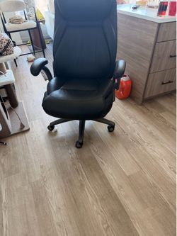 Lazy boy chair kinda new need this gone
