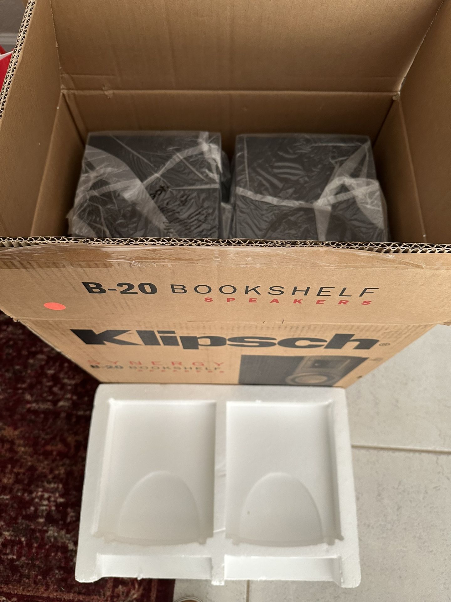 Klipsch Synergy B-20 Bookshelf Speakers Like New