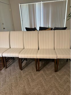 Set of chairs