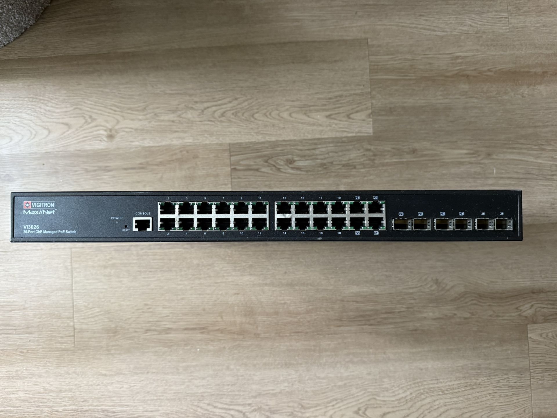 MaxiiNet 26-port Gigabit Ethernet L2+ Managed PoE Switch