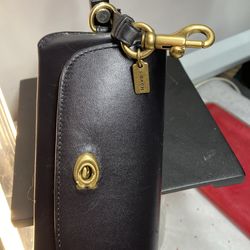 LADIES COACH SUNGLASSES