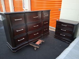 kng Sz Bd St With Base Good Condition