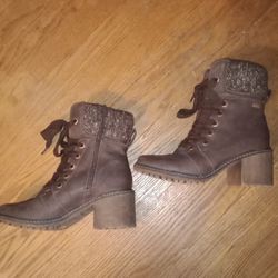 Roxy Boots (Size 9)NEW