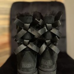 Black Bailey Bow II Uggs 