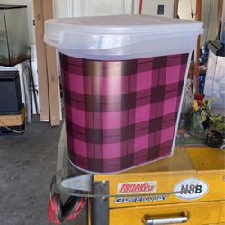 Dry Dog Or Cat Food Canister/Storage Bin On Wheels 