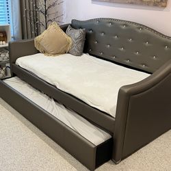 Daybed With Trundle