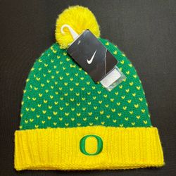 NWT Nike Oregon Ducks Beanie Hat Cap Adult Green Yellow Pom Knit Winter NCAA