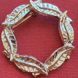 leaves brooch gold tone