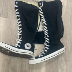 Women’s All Star Converse Size 8