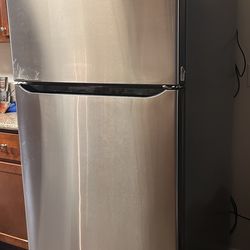 LG Stainless Steel Refrigerator – Clean – Works Perfect