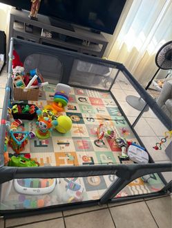 Baby play pen
