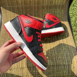 Air Jordan 1 Mid Red Alternate Bred