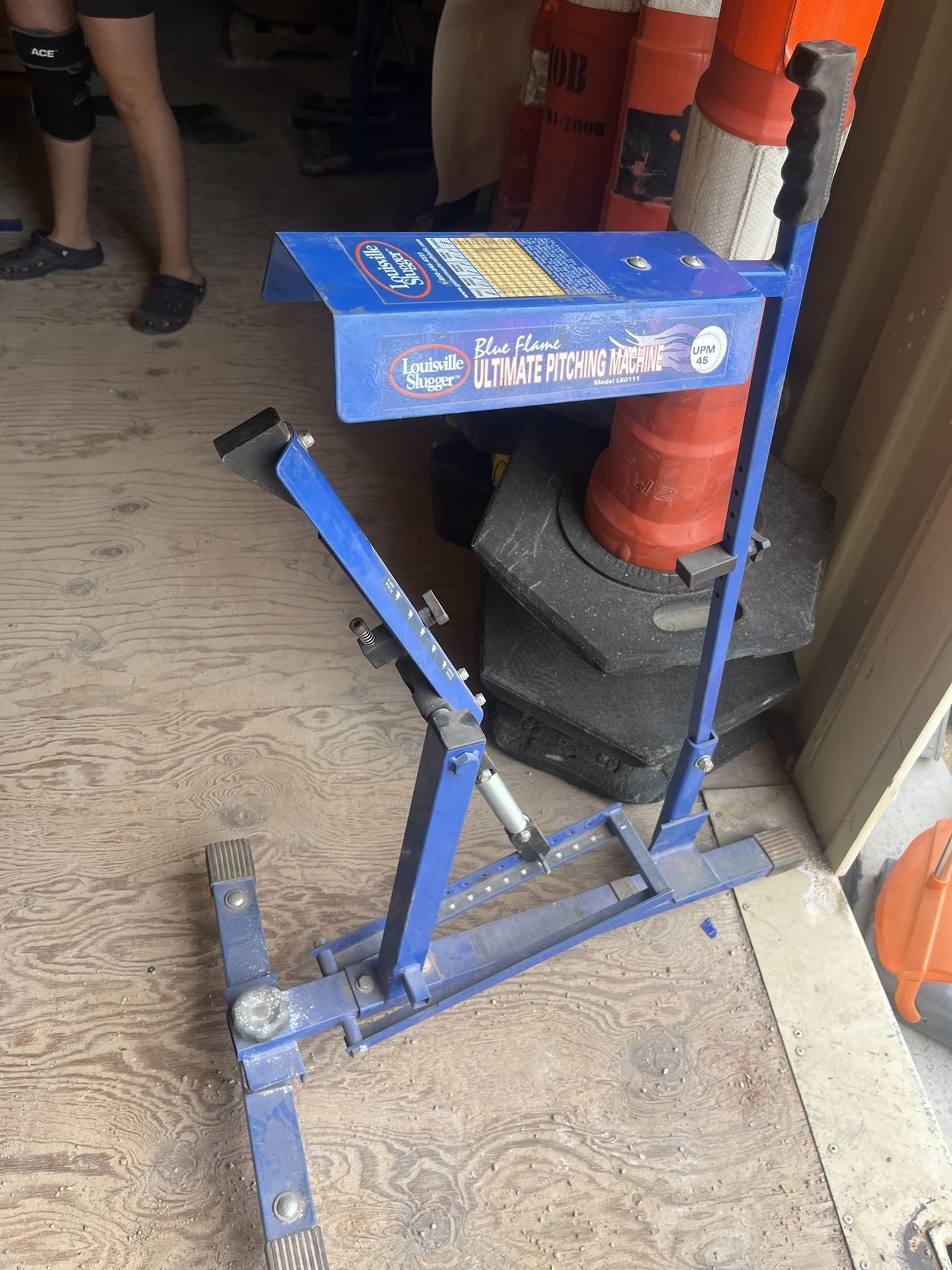 Manual Pitching Machine- Louisville Slugger
