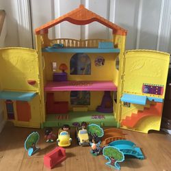 Like New And Very Clean Fischer Price Talking Dora The Explorer House With Lot Of Figures, Furniture Toys and Boots