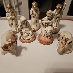 Nativity Figures...missing Jesus