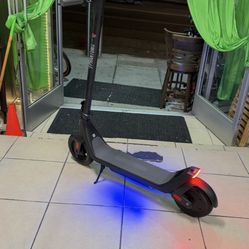PHANTOM A10 MOTOR 400W POWER -15.5MPH-RANGE 28MILES-ANTIPUNCTURE 10in. TIRES-ATMOSPHERE SIDE LIGHTS. CHARGER INCLUDED —PRICE FIRM