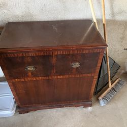 1940’s Hoffman turntable/radio