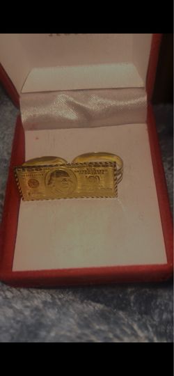 2 finger gold ring Benji 100 dollar bill bought for 600