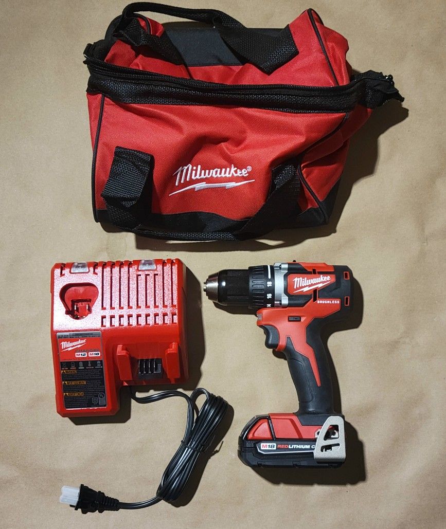 Milwaukee 2801-21 M18 18V Compact Brushless Drill Driver Kit