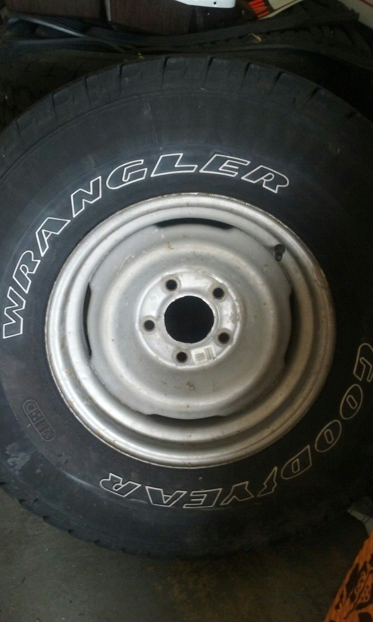 31/10.5/R15 (4 used tires )