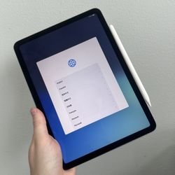 Apple IPad Air 5 , 256GB + Apple Pencil And A Keyboard 