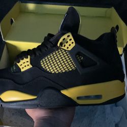Jordan 4 Yellow Thunder 