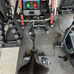 Nautilus U616 Upright Bike