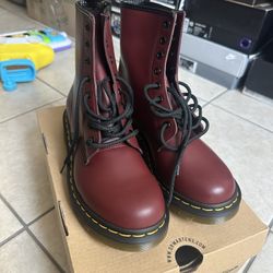 Dr Martens (Size 8 Women’s)