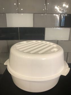 BNB Brand New in Box Microwave steamer!